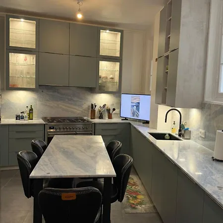 - - 16eme Apartment
